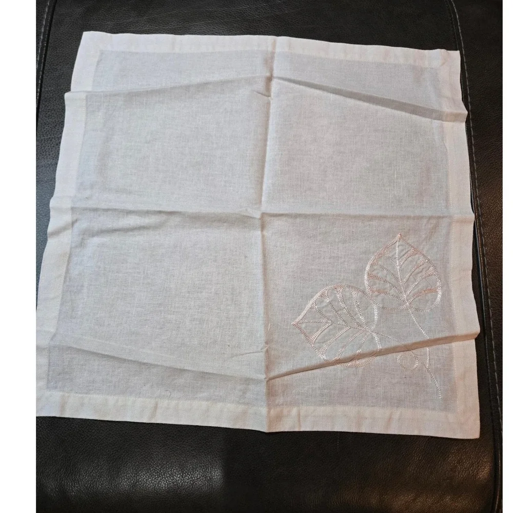 Unbranded Pale Pink Embroidered Leaf Tabletop Cover Excellent Vintage Linen‎